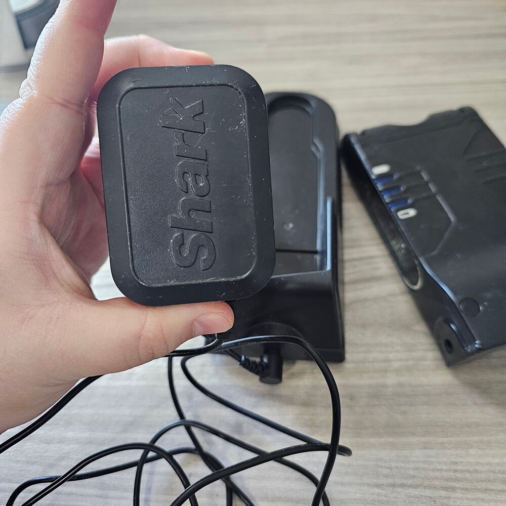 Shark XBAT200 Rechargeable Lithium Ion Battery Includes Dock and ac adapter - Picture 3 of 9